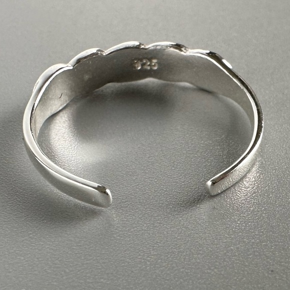 Sterling Silver Adjustable Leaf Toe Ring - Picture 8 of 9